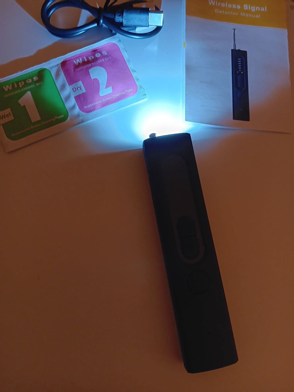 Wireless Signal & Hidden Camera Detector - Anti-Spy Bug Detector Device