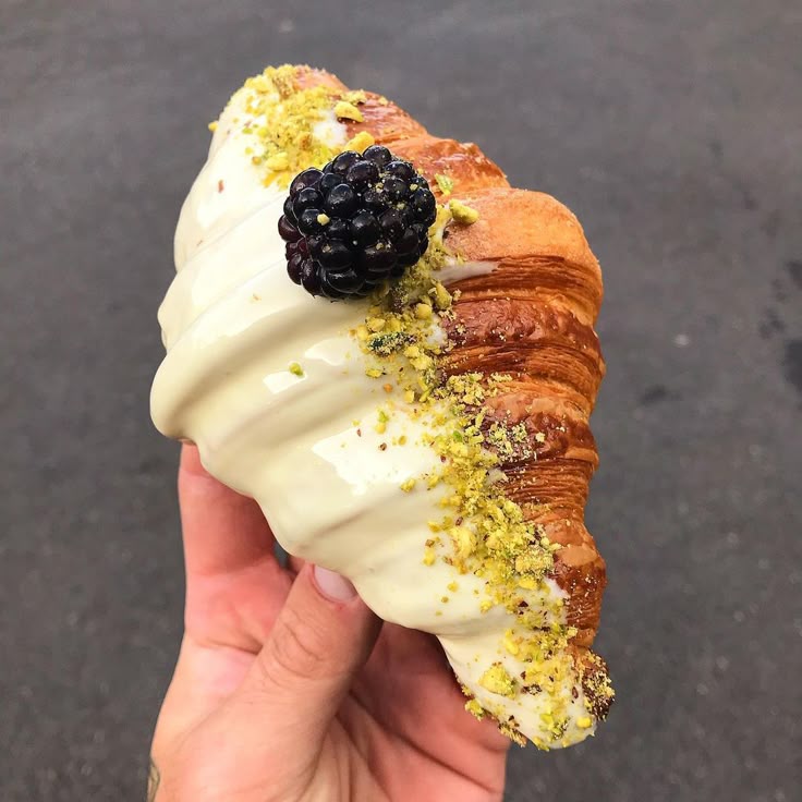 Andy Anand Sugar Free White Chocolate Pistachios Croissant - 10 Pcs Hand Rolled French Butter Croissants, Diabetic Friendly, Enjoy the Amazing Clasic Taste, Gift Box, Decadent Delicious ( 2 lb)
